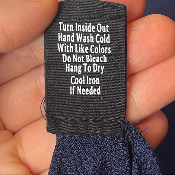 Flower & Feather Navy blue shirt | Size Large - Picture 4 of 5